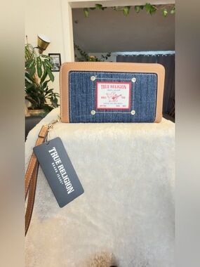 New True Religion Denim Zip Around Wristlet Wallet Tan Trim Buddha Logo